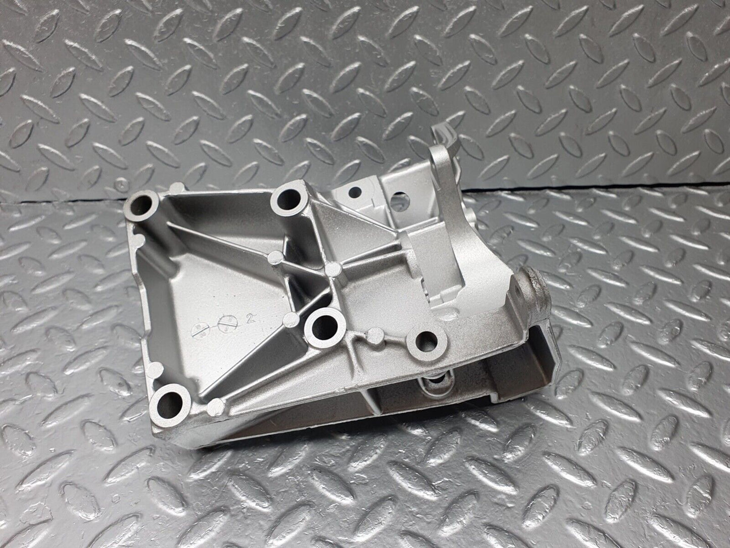 42985 Mercedes-Benz W201 190 Power Steering Pump Bracket 1022361030