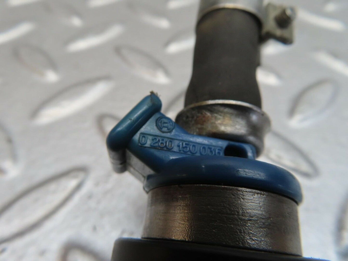 13751 Mercedes-Benz R107 450SL Fuel Injector Bosch 0280150036
