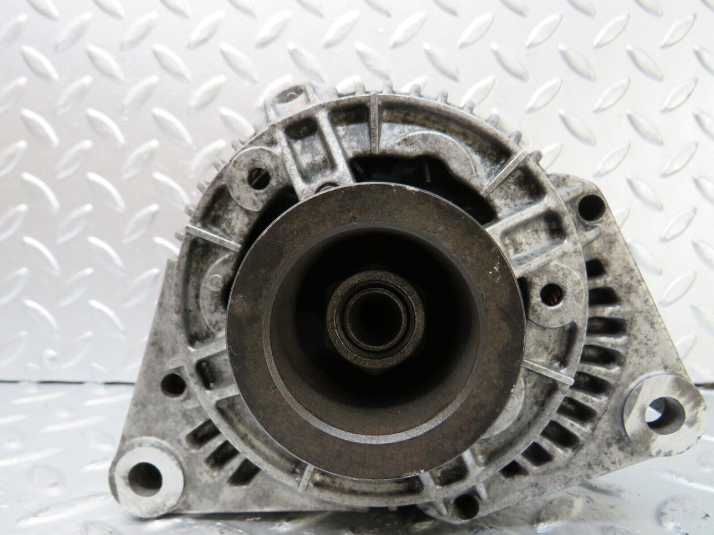 25765 Mercedes-Benz W124 280E Generator Alternator Bosch 0123335002 0091540202