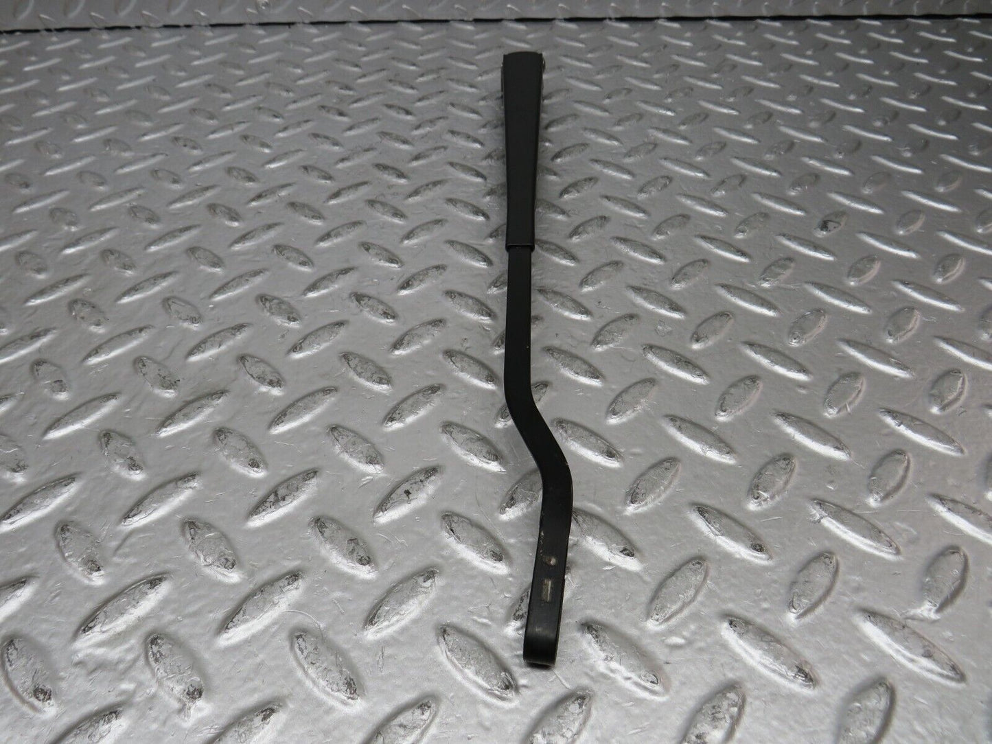 26990 Mercedes-Benz W123 240D Wiper Arm Bosch Left Side 3399990553