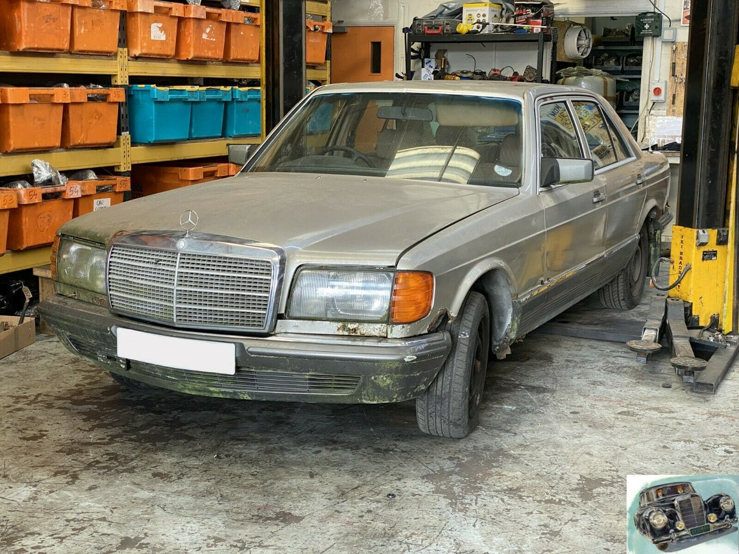 6117 Mercedes-Benz W126 380SE Front Left Door Lock Mechanism