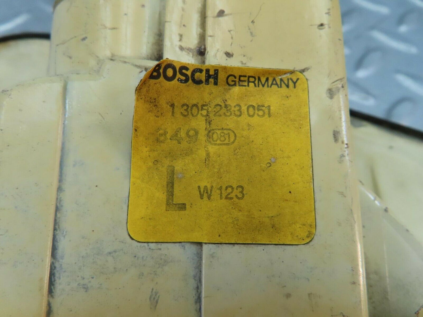 8112 Mercedes-Benz W123 Indicator Light Front Left Bosch 1305233051