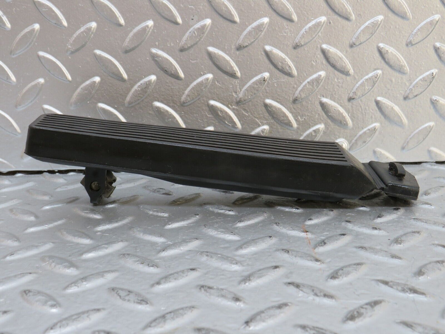 28328 Mercedes-Benz S123 240D Wagon Accelerator Pedal With Rubber 1233010082