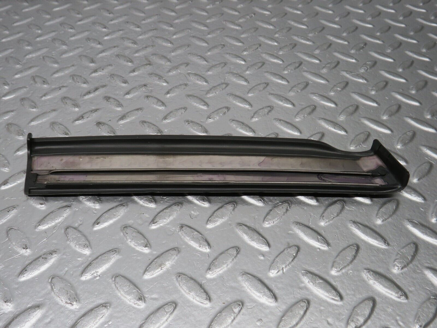 33781 Mercedes-Benz W201 190E 2.0L Front Right Fender Wing Lower Moulding Trim