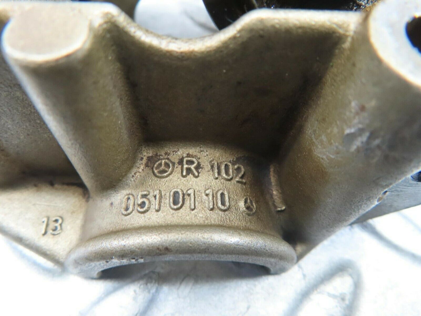 8574 Mercedes-Benz S123 Wagon Rocker Arms Camshaft Bearing Block 1020510110
