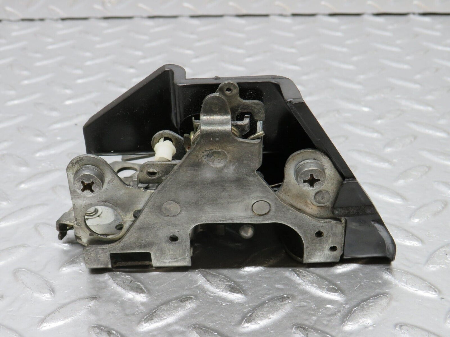 0572 Mercedes-Benz W123 230E Rear Right Door Lock Mechanism 1237330208