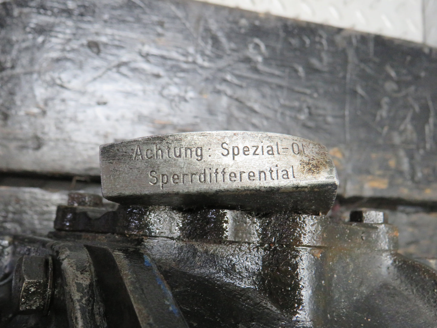 1449 Mercedes-Benz C107 350SLC Coupe Coupe Rear Differential Ratio 3.46 1073502820 1163510401