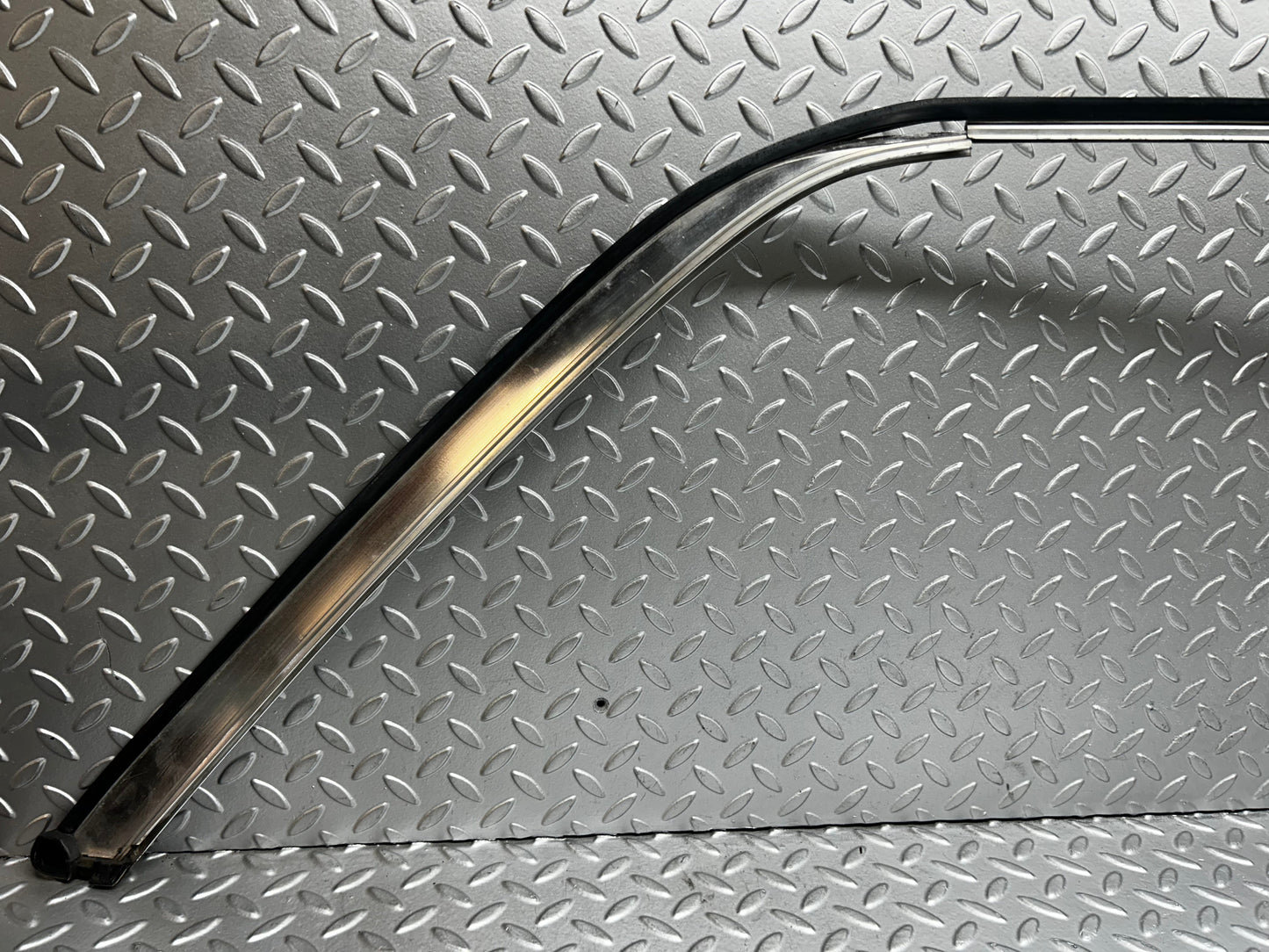 7810 Mercedes-Benz S123 230TE Wagon Roof Chrome Trim Left Side