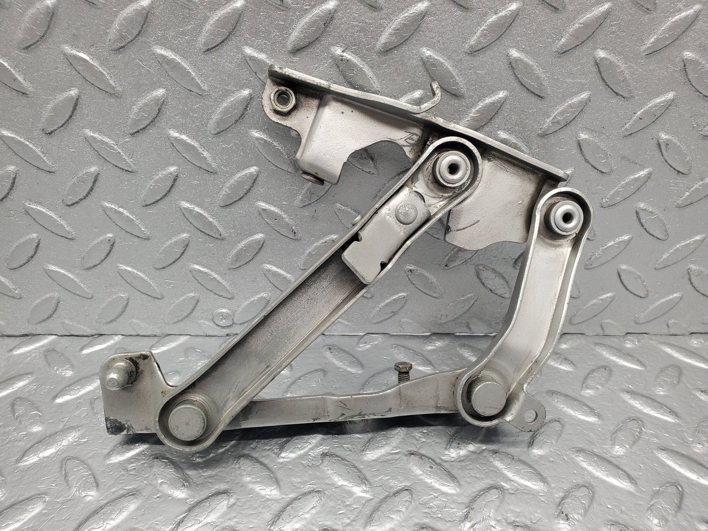 1597 Mercedes-Benz W220 S430 Bonnet Hinge Right Side 2208800228