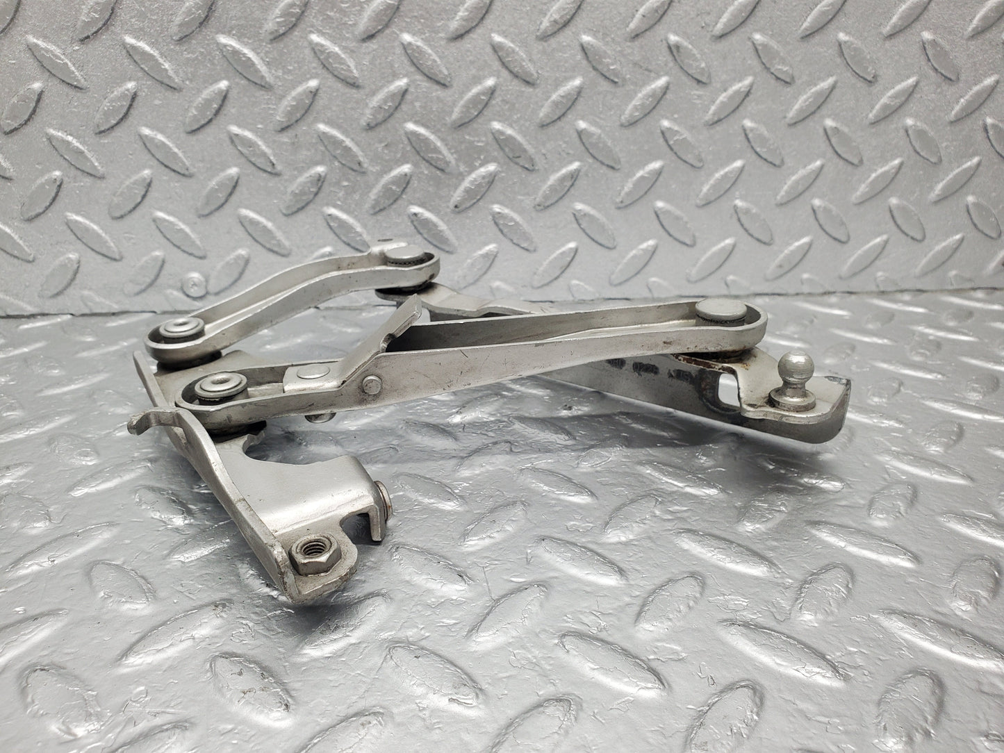 1597 Mercedes-Benz W220 S430 Bonnet Hinge Right Side 2208800228