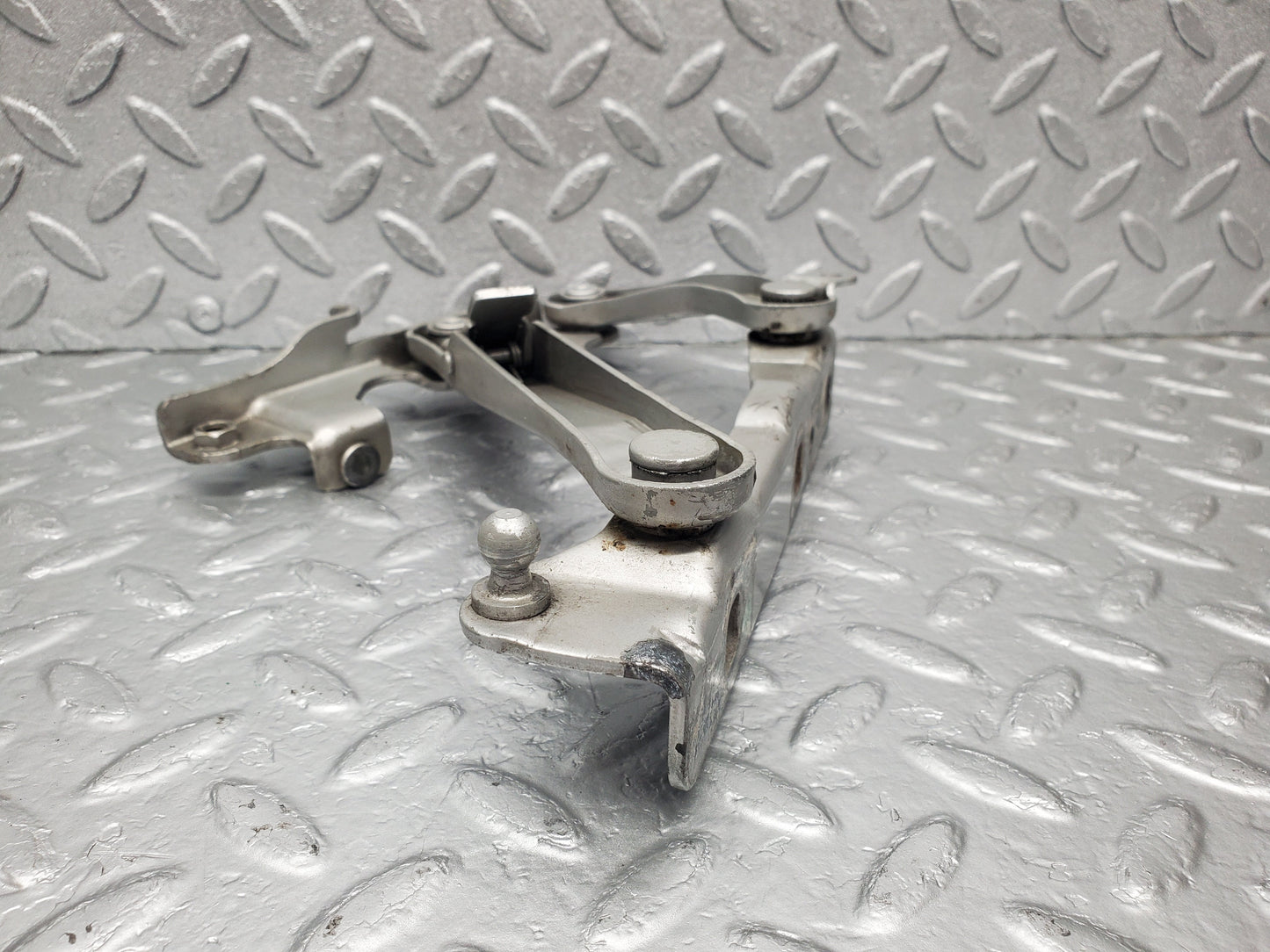 1597 Mercedes-Benz W220 S430 Bonnet Hinge Right Side 2208800228