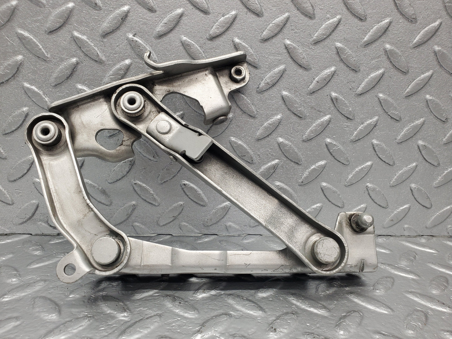 1598 Mercedes-Benz W220 S430 Bonnet Hinge Left Side 2208800128
