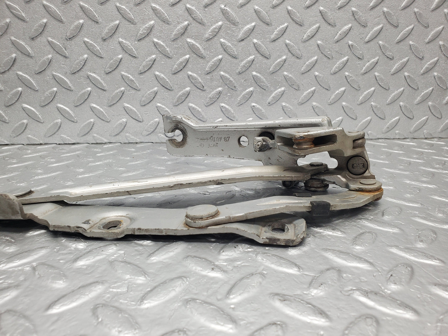 1600 Mercedes-Benz W220 S430 Boot Lid Trunk Hinge Left Side 2207500787