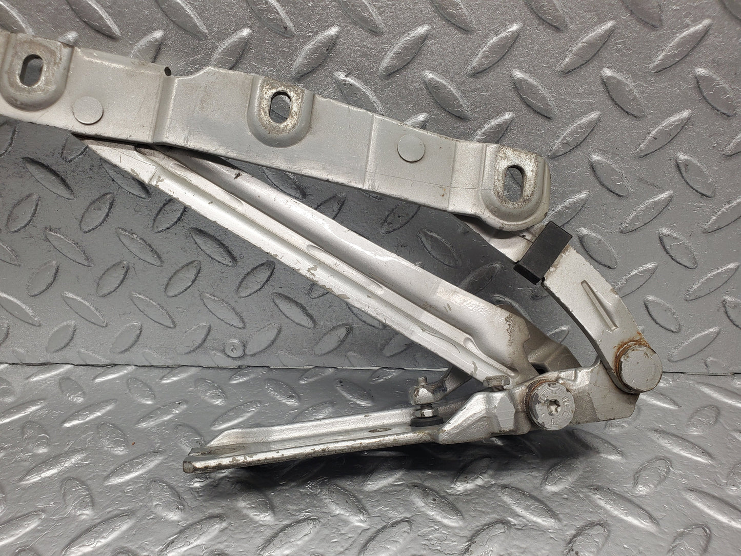 1600 Mercedes-Benz W220 S430 Boot Lid Trunk Hinge Left Side 2207500787