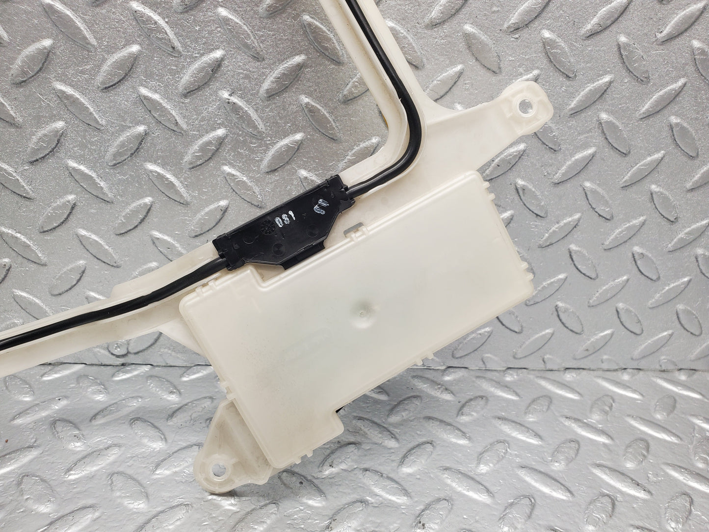 1604 Mercedes-Benz W220 S430 Key Less Antenna Front Right 2208200275