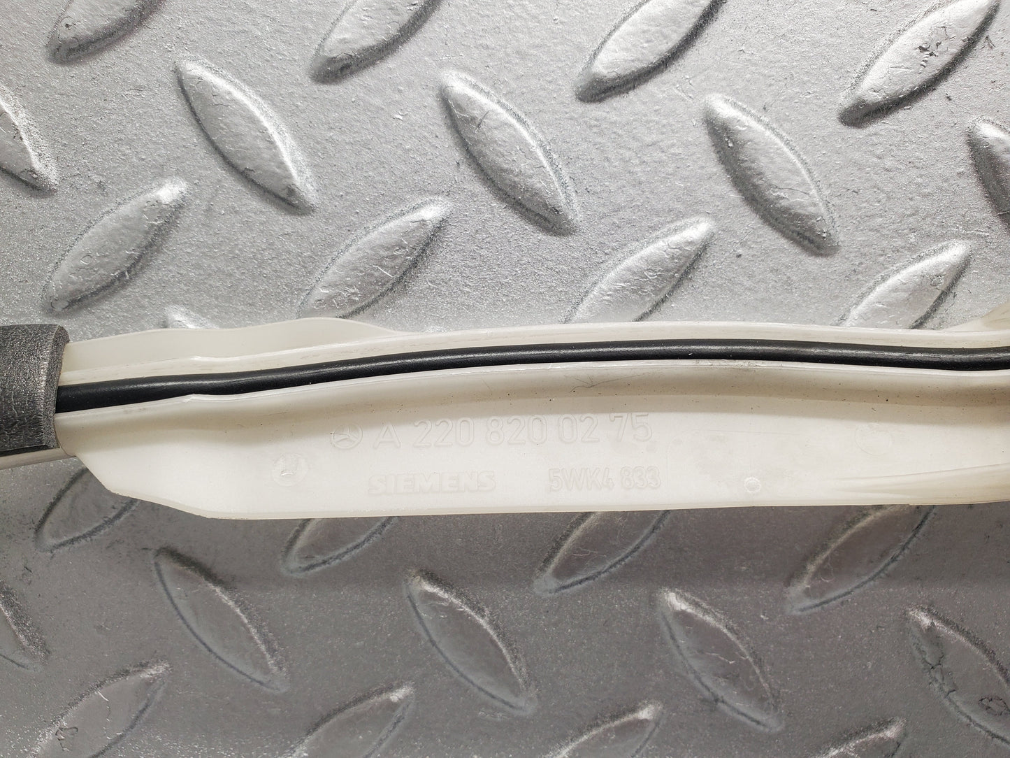 1604 Mercedes-Benz W220 S430 Key Less Antenna Front Right 2208200275