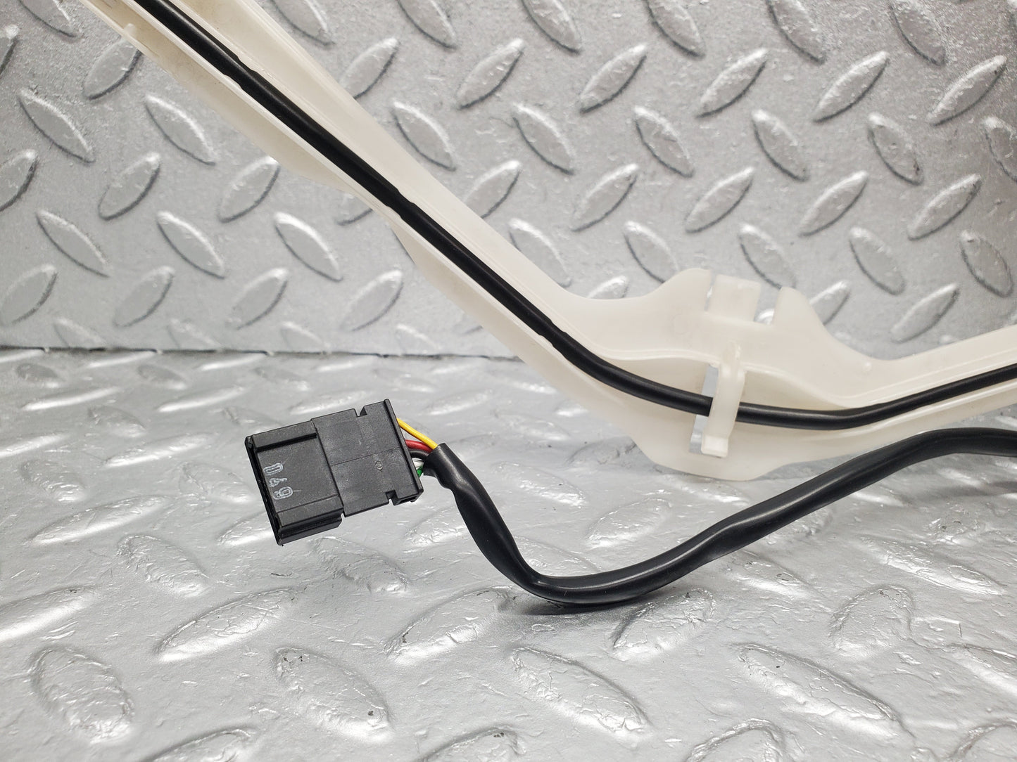 1605 Mercedes-Benz W220 S430 Key Less Antenna Front Left 2208200175