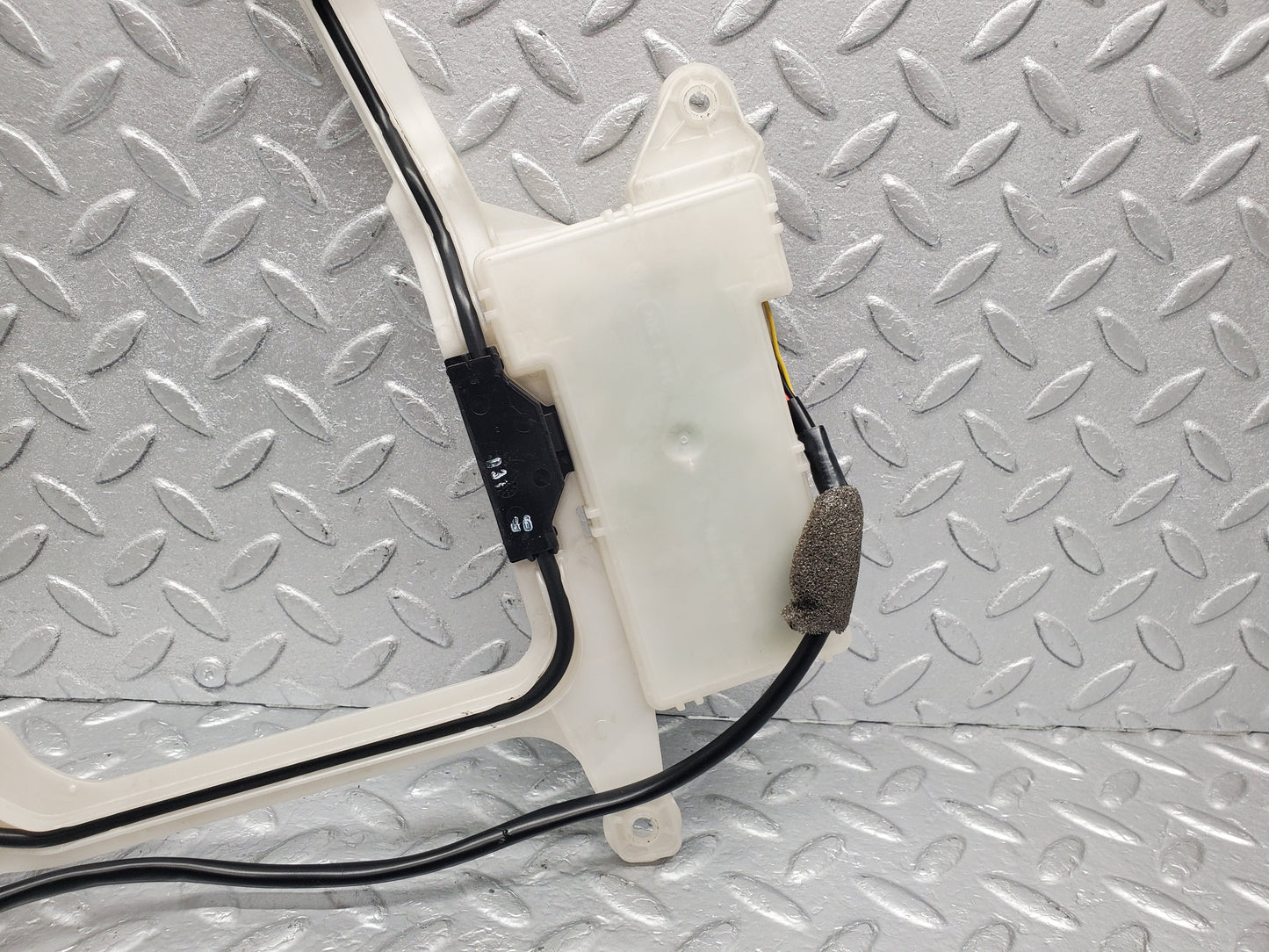 1605 Mercedes-Benz W220 S430 Key Less Antenna Front Left 2208200175