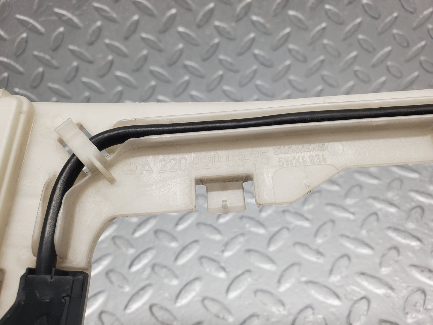 1607 Mercedes-Benz W220 S430 Key Less Antenna Rear Left 2208200375