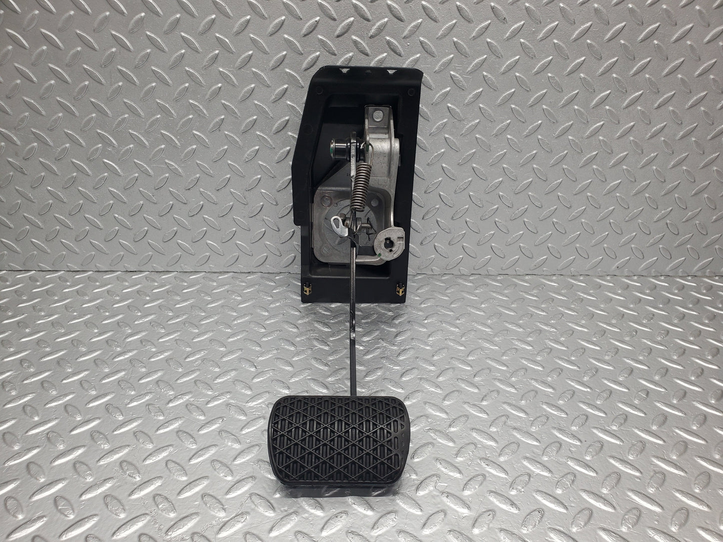 1608 Mercedes-Benz W220 S430 Brake Pedal 2206840718