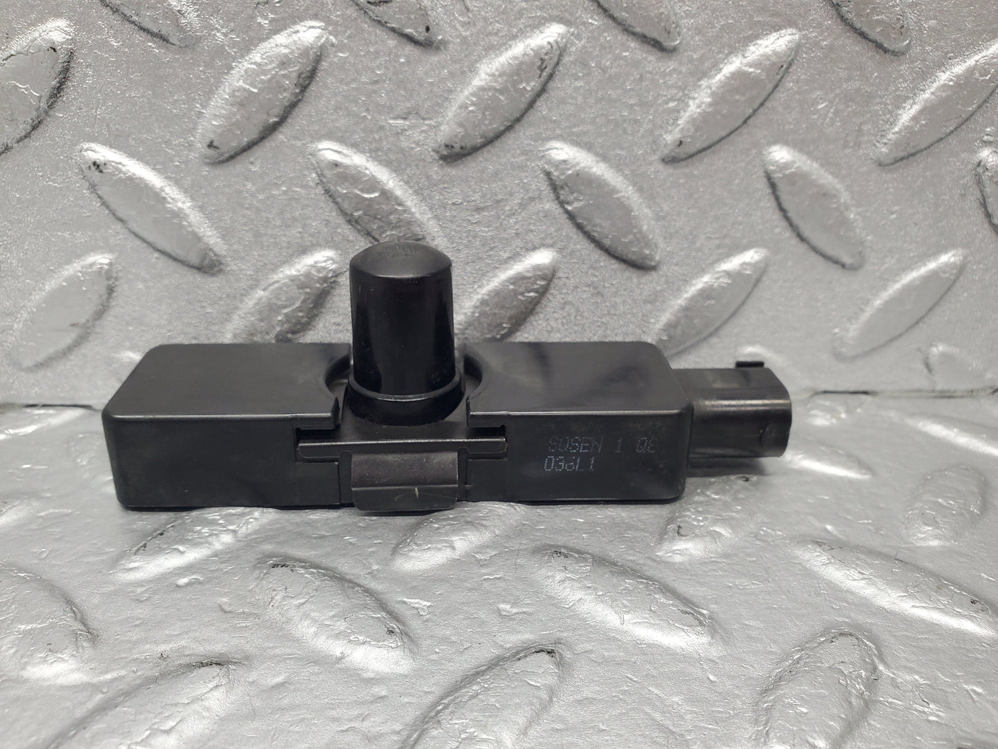 1610 Mercedes-Benz W220 S430 Light Control Sensor 2208300272