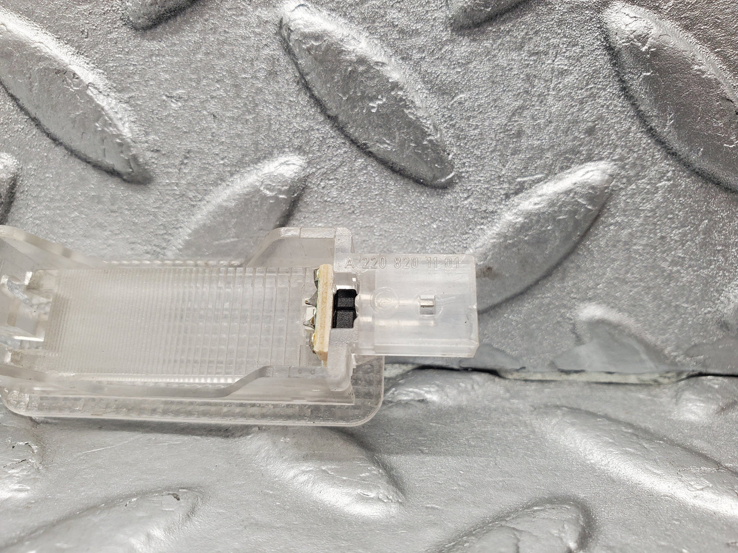 1611 Mercedes-Benz W220 S430 Interior Under Dashboard Lamp 2208201101