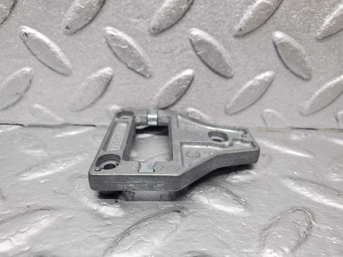 1612 Mercedes-Benz W220 S430 View Mirror Inner Bracket 2208100111