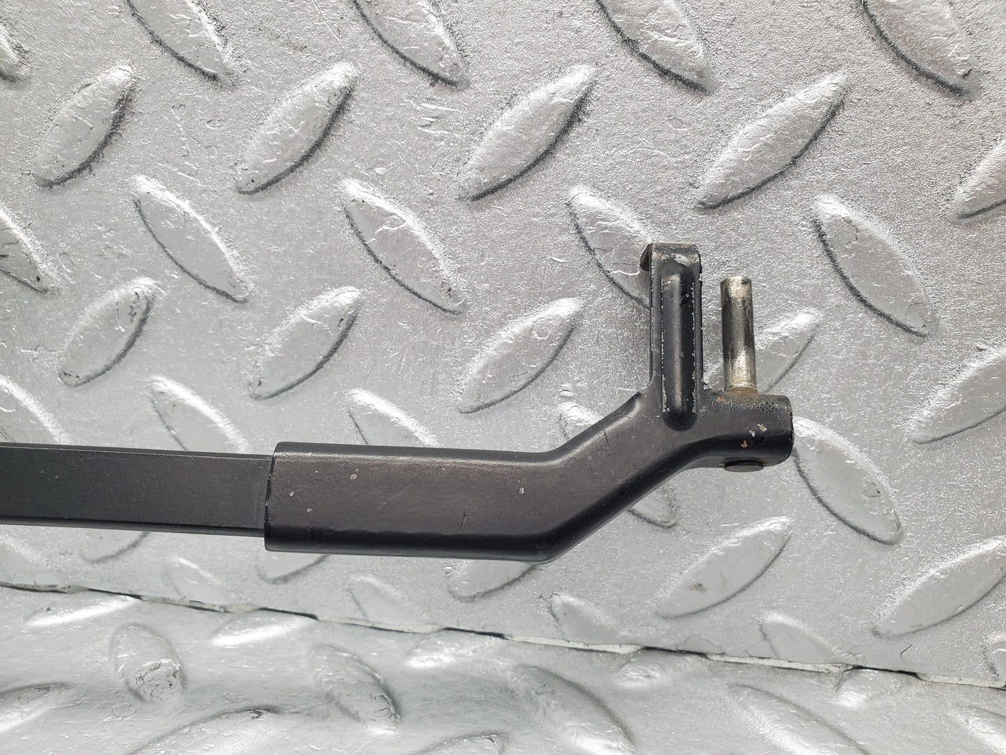 1613 Mercedes-Benz W220 S430 Wiper Arm Left Passenger Side N/S 2208201944
