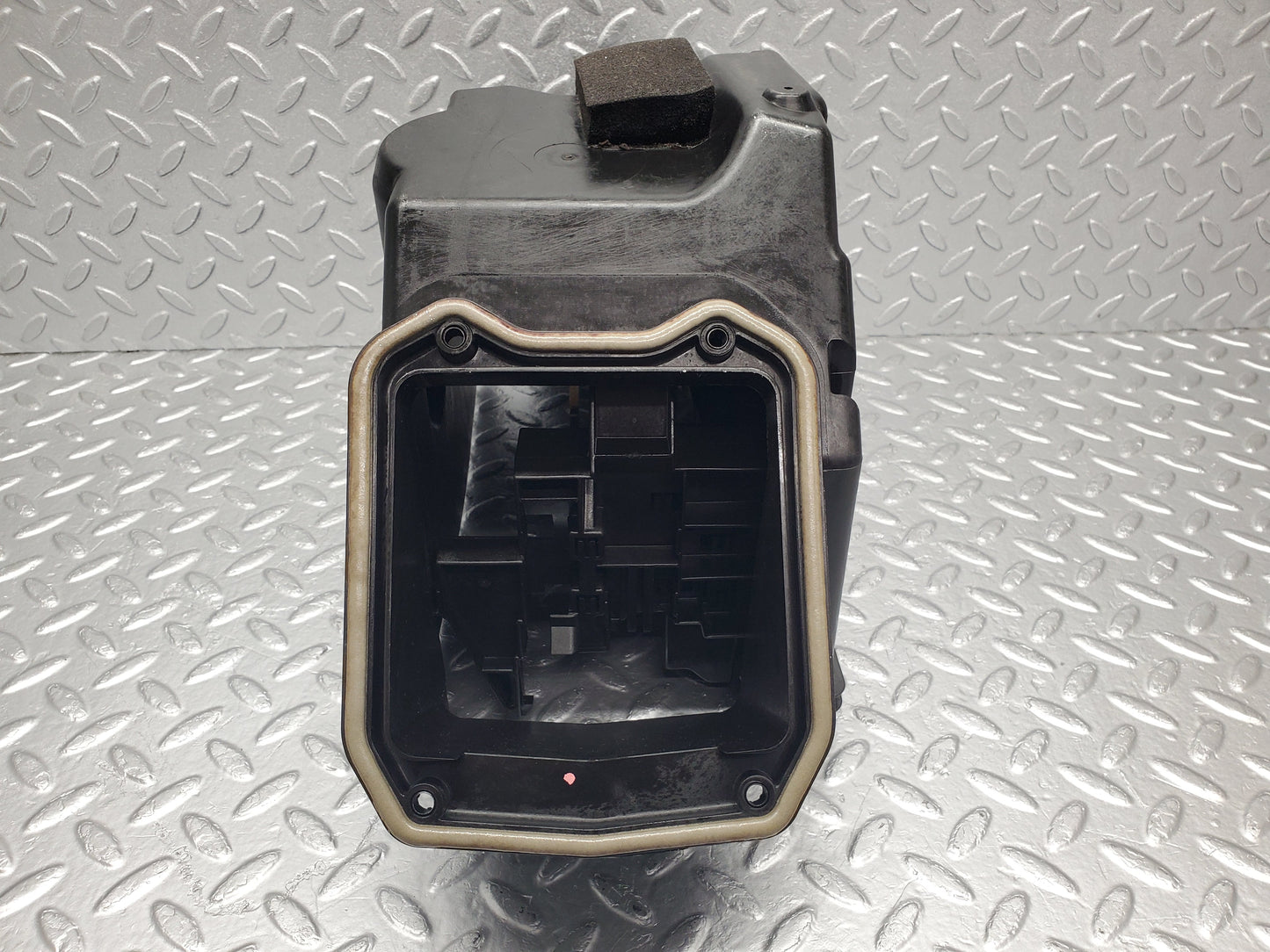 1637 Mercedes-Benz W220 S430 Air Filter Box 2205400224