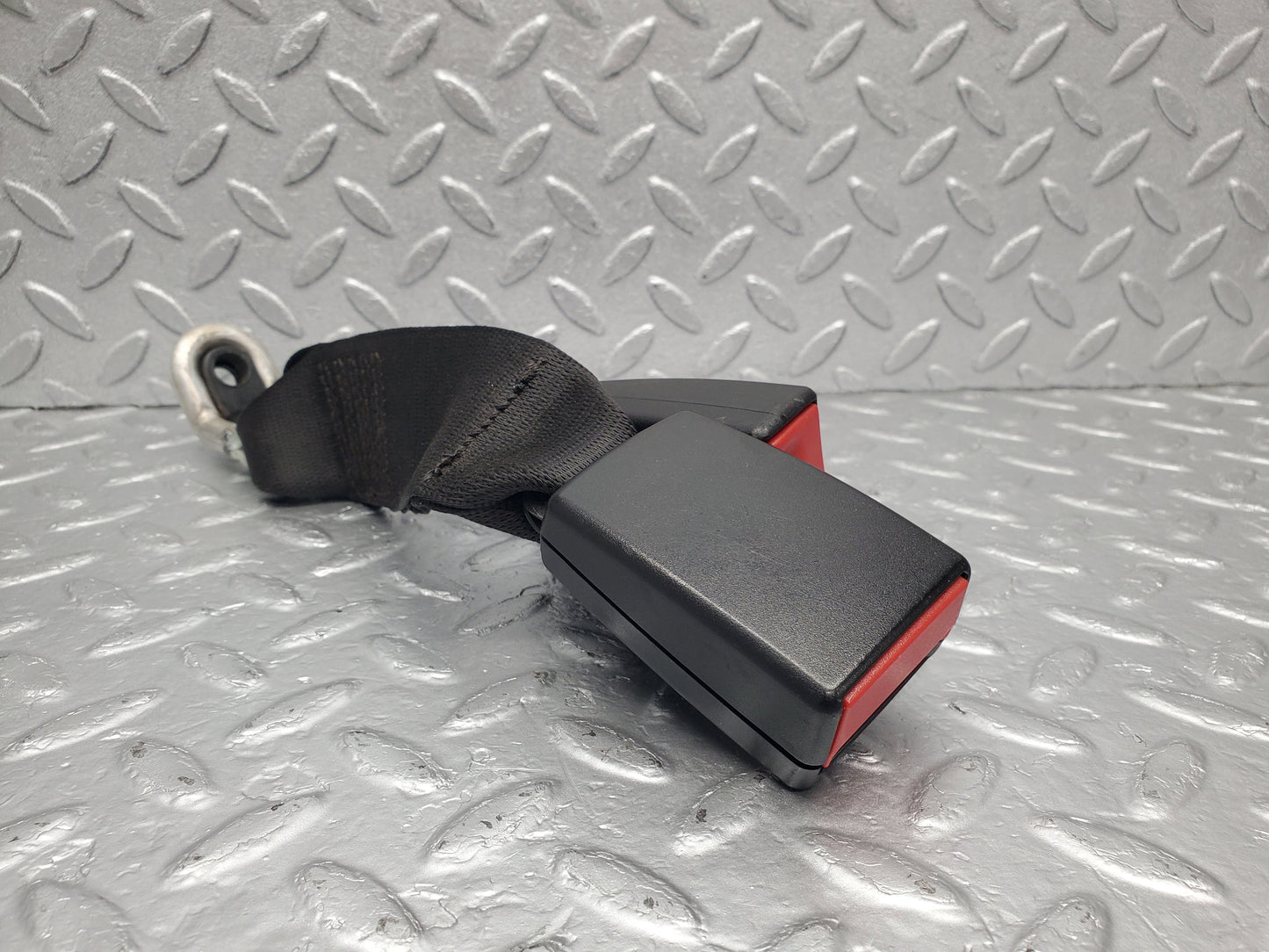 1642 Mercedes-Benz W220 S430 Centre Seat Belt Buckle 2208600869