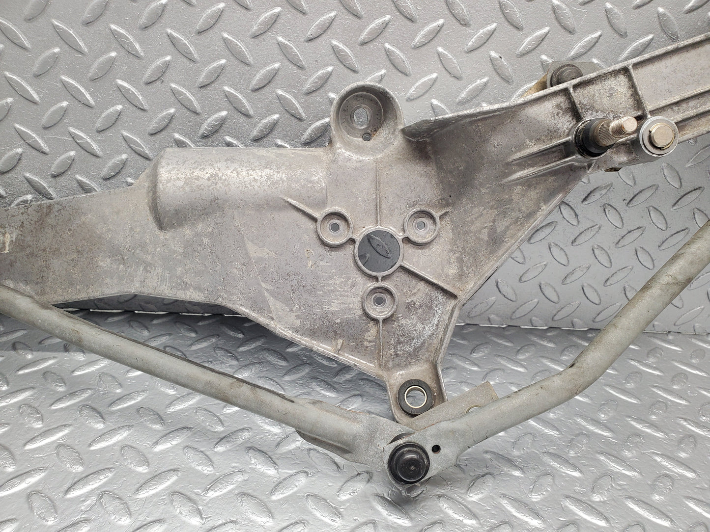 1645 Mercedes-Benz W220 S430 Wiper Linkage 3391098392