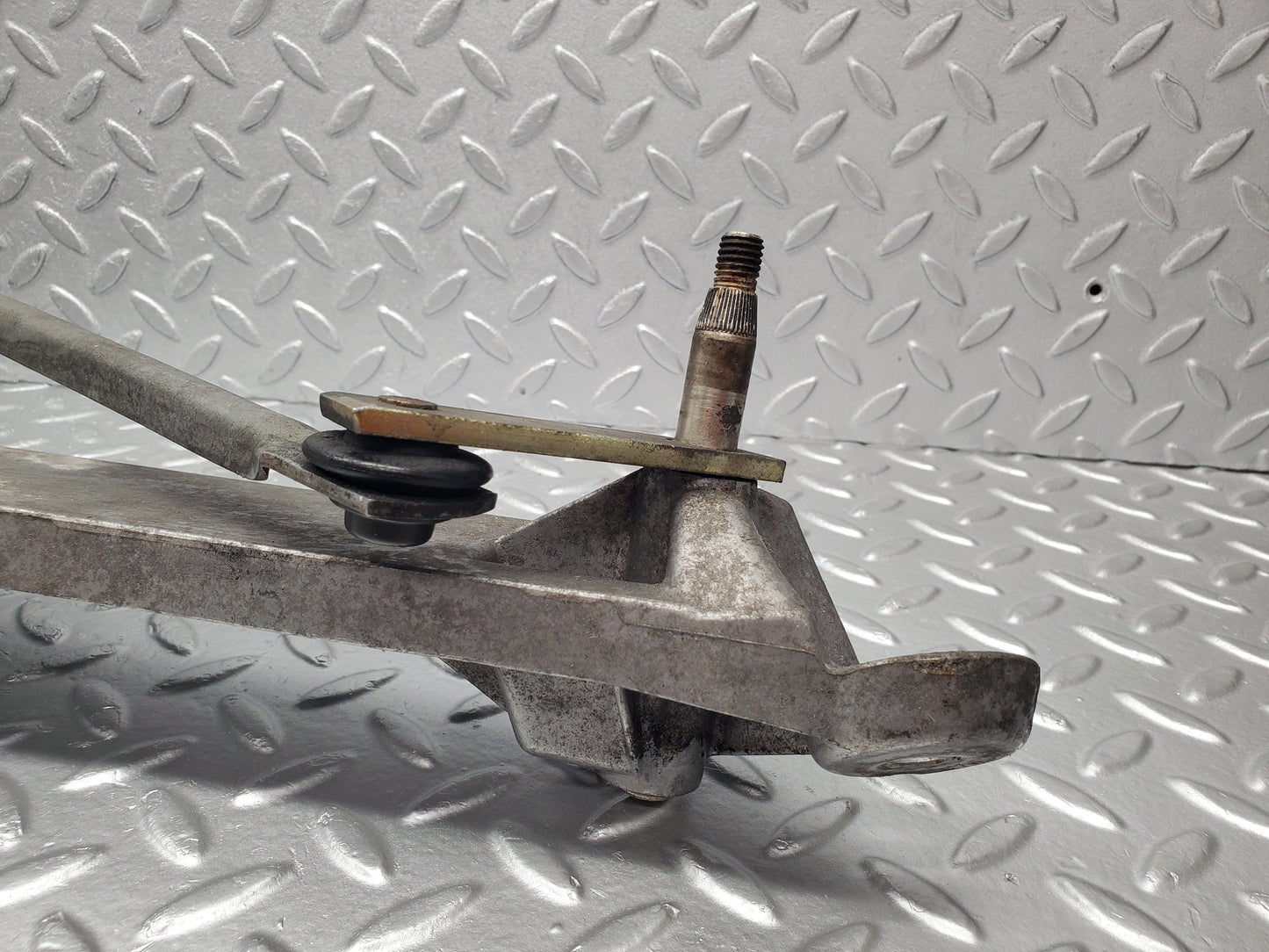 1645 Mercedes-Benz W220 S430 Wiper Linkage 3391098392