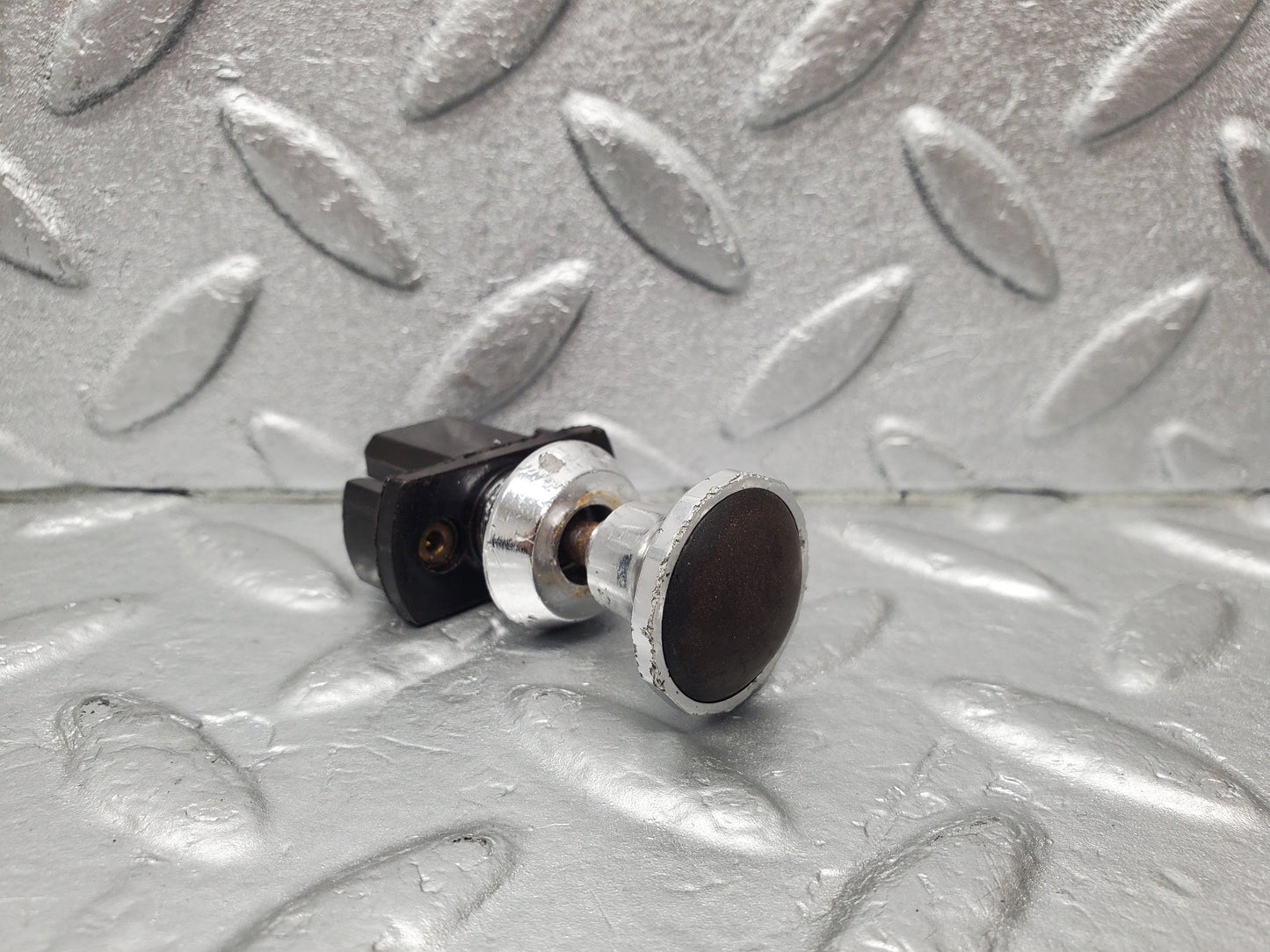 1686 Mercedes-Benz W105 219 PONTON Bakelite Switch