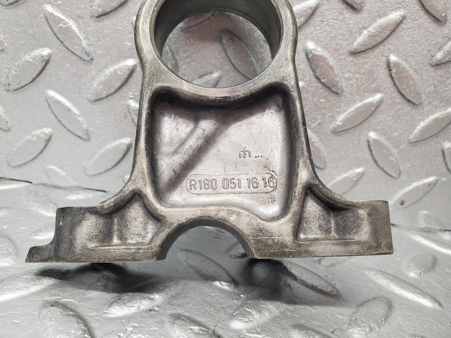 1712 Mercedes-Benz W105 219 PONTON Camshaft Bearing Tower 1800511616