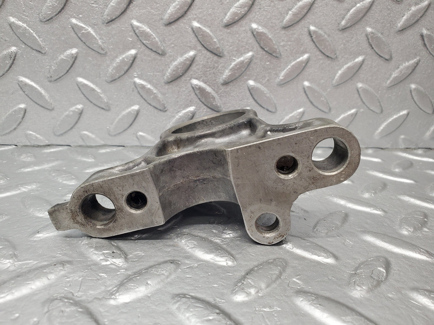 1712 Mercedes-Benz W105 219 PONTON Camshaft Bearing Tower 1800511616