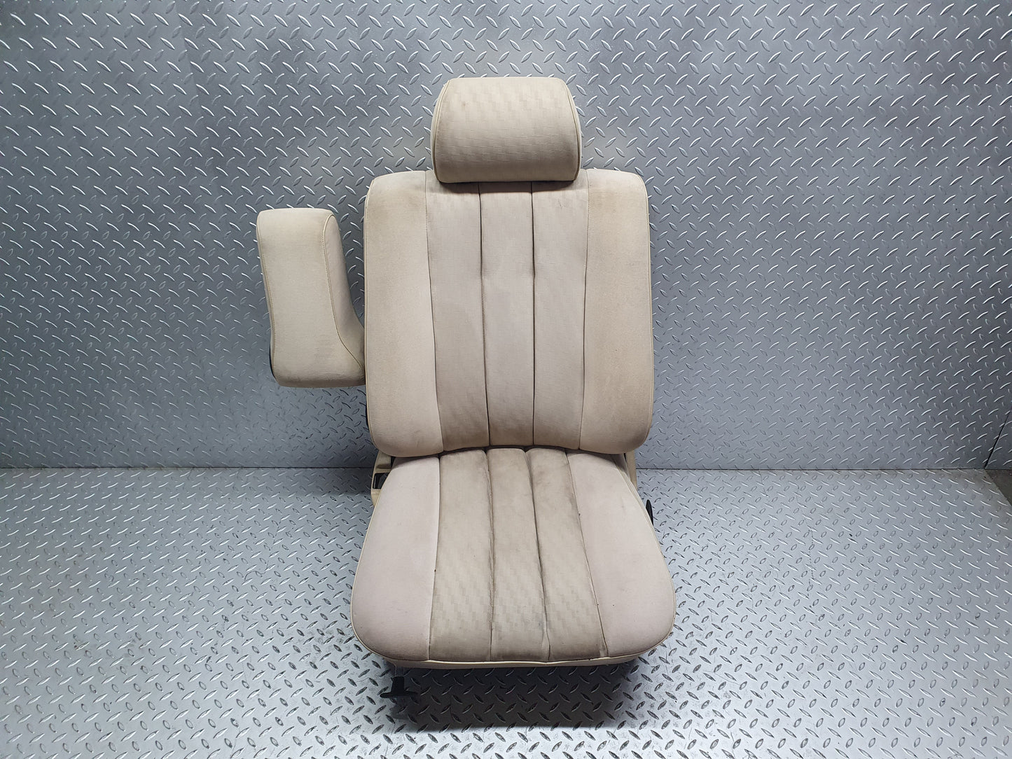 41133 Mercedes-Benz W126 300SE Front Left Seat Passenger Seat Beige 1269102950