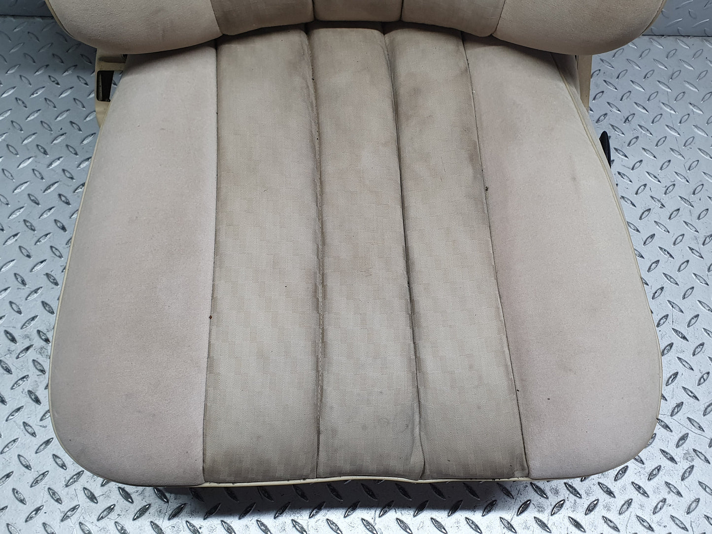 41133 Mercedes-Benz W126 300SE Front Left Seat Passenger Seat Beige 1269102950