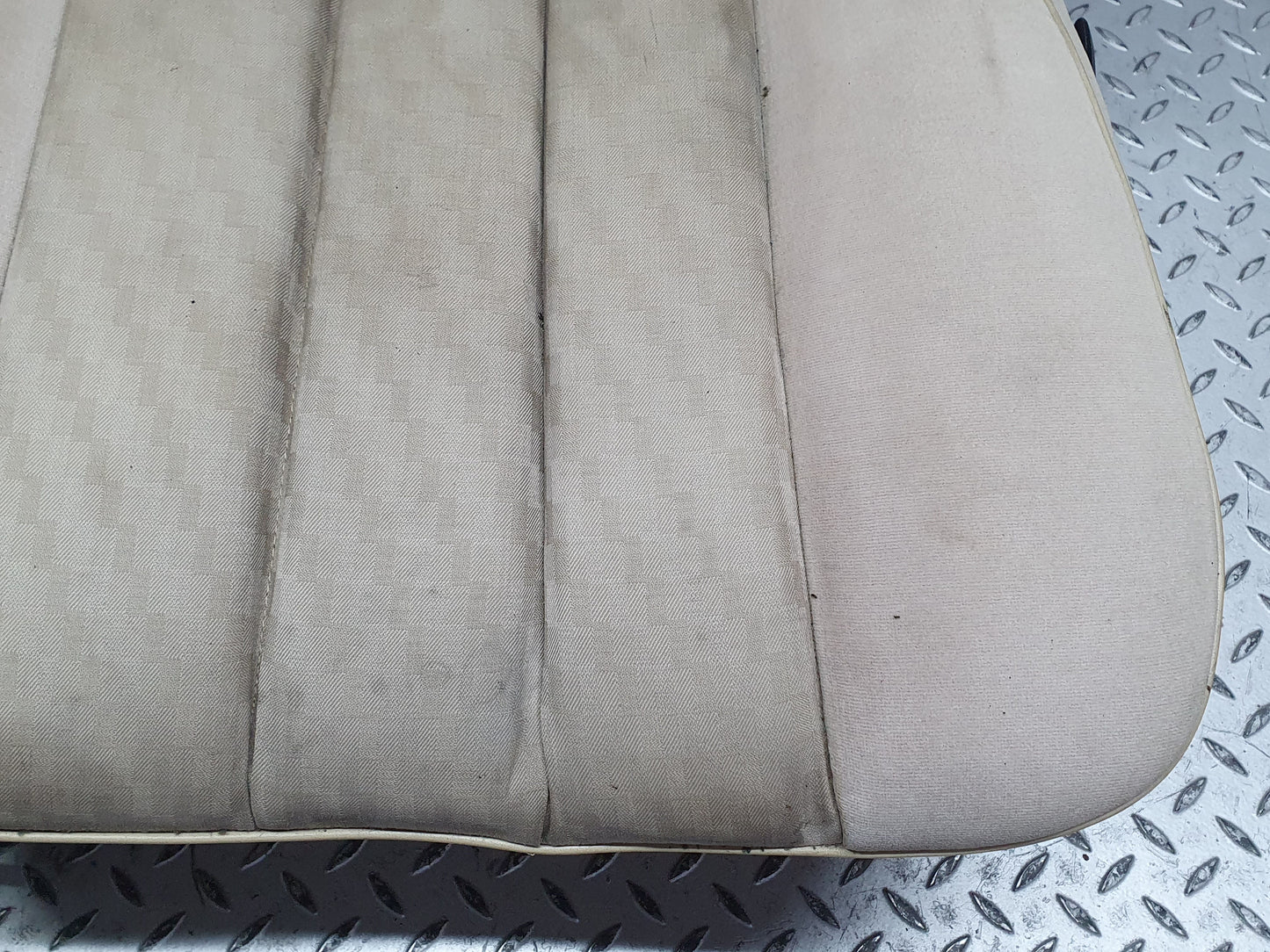 41133 Mercedes-Benz W126 300SE Front Left Seat Passenger Seat Beige 1269102950
