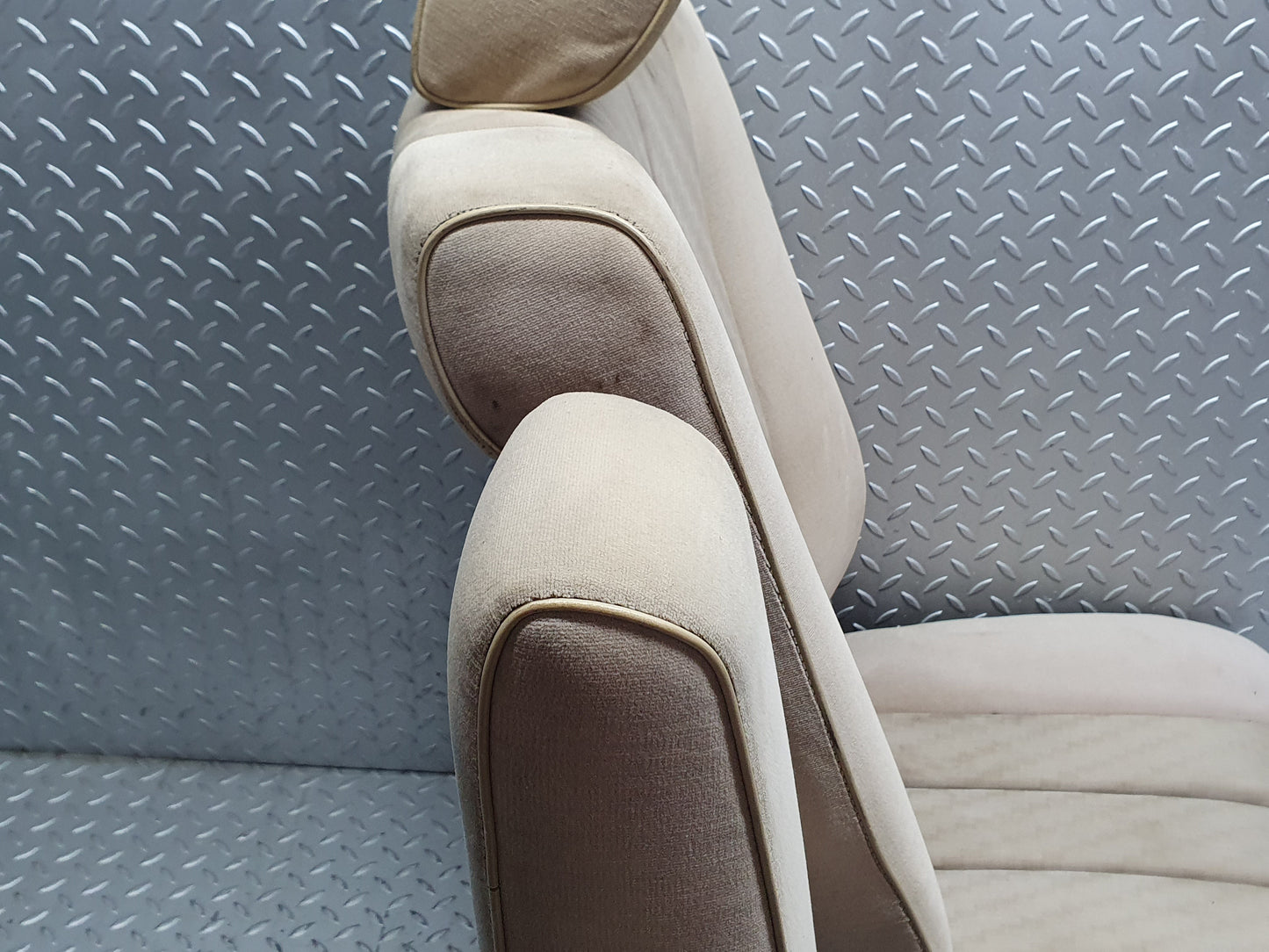 41133 Mercedes-Benz W126 300SE Front Left Seat Passenger Seat Beige 1269102950