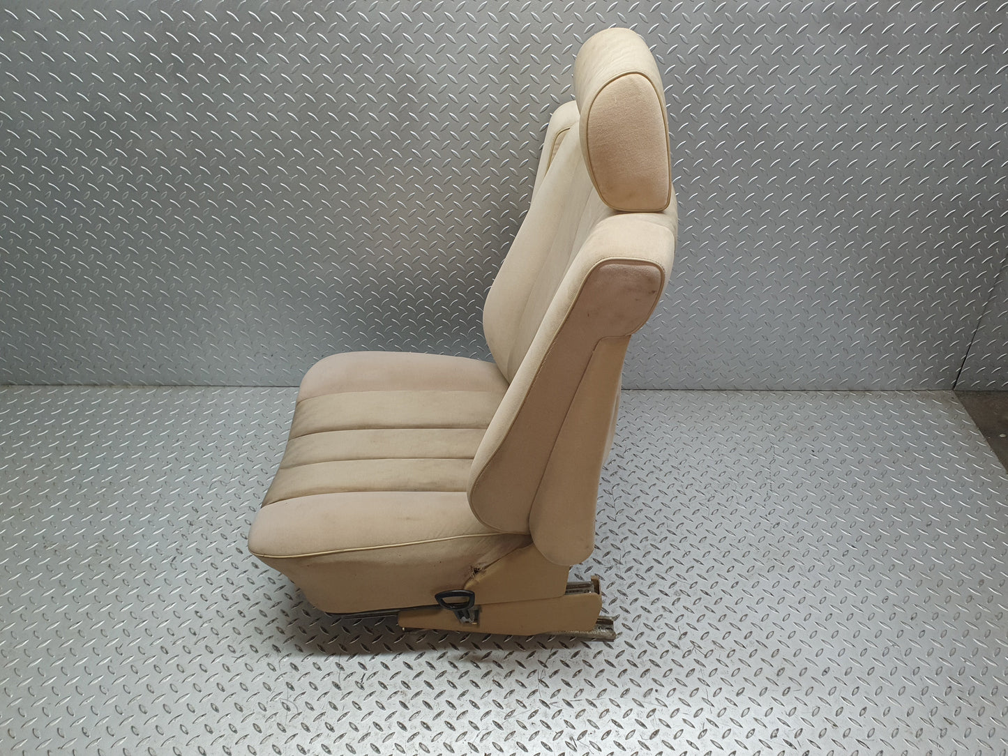 41133 Mercedes-Benz W126 300SE Front Left Seat Passenger Seat Beige 1269102950