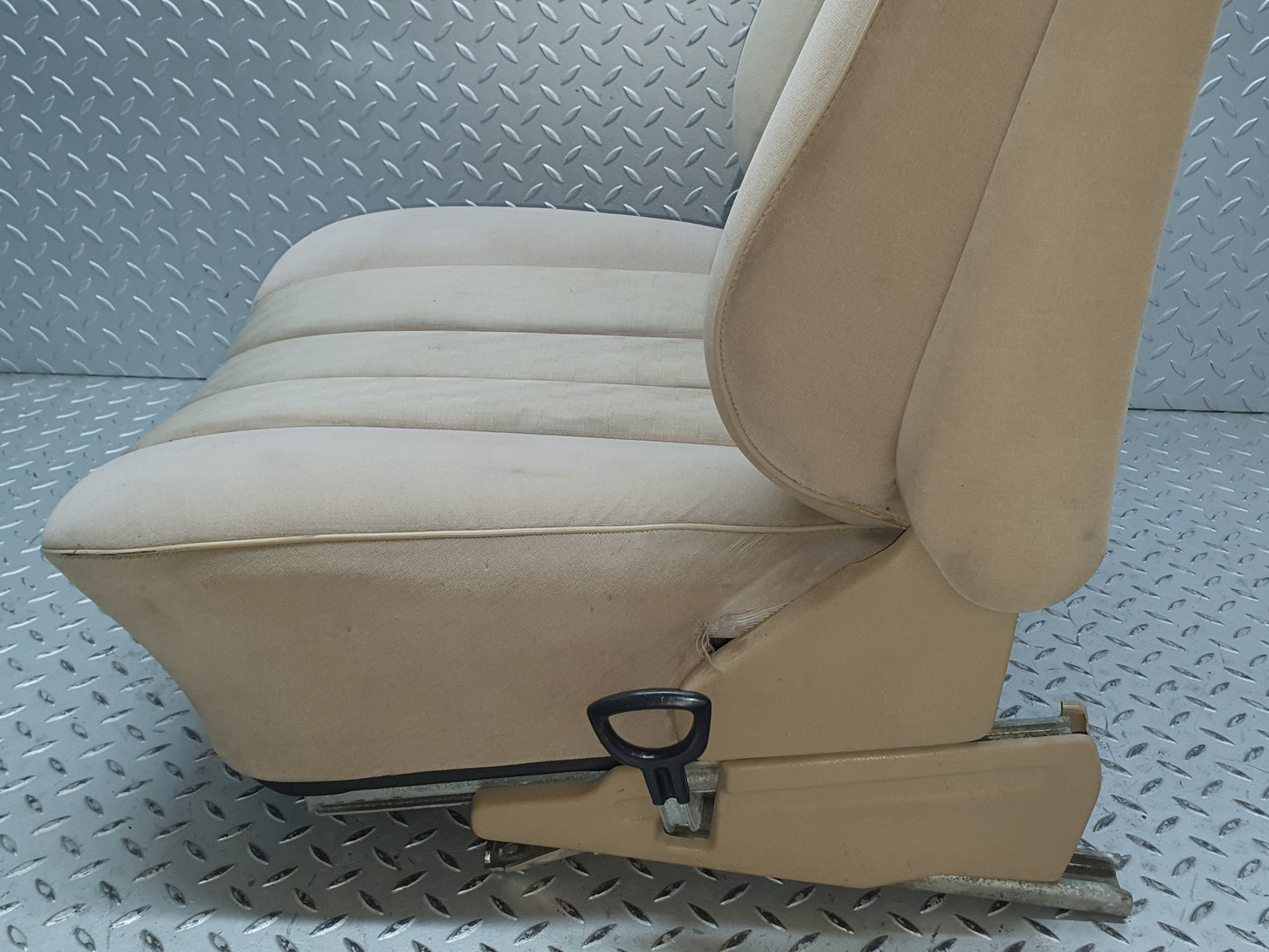 41133 Mercedes-Benz W126 300SE Front Left Seat Passenger Seat Beige 1269102950
