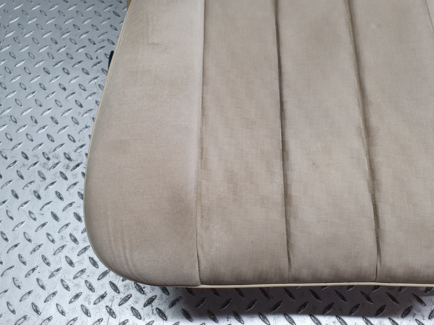 41134 Mercedes-Benz W126 300SE Front Right Seat Driver Seat Beige 1269102950
