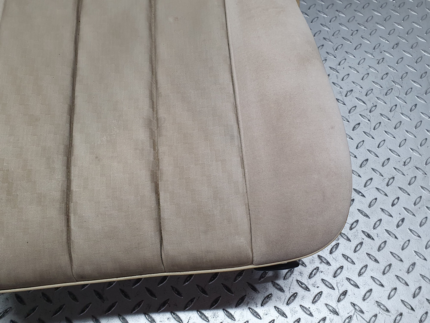 41134 Mercedes-Benz W126 300SE Front Right Seat Driver Seat Beige 1269102950