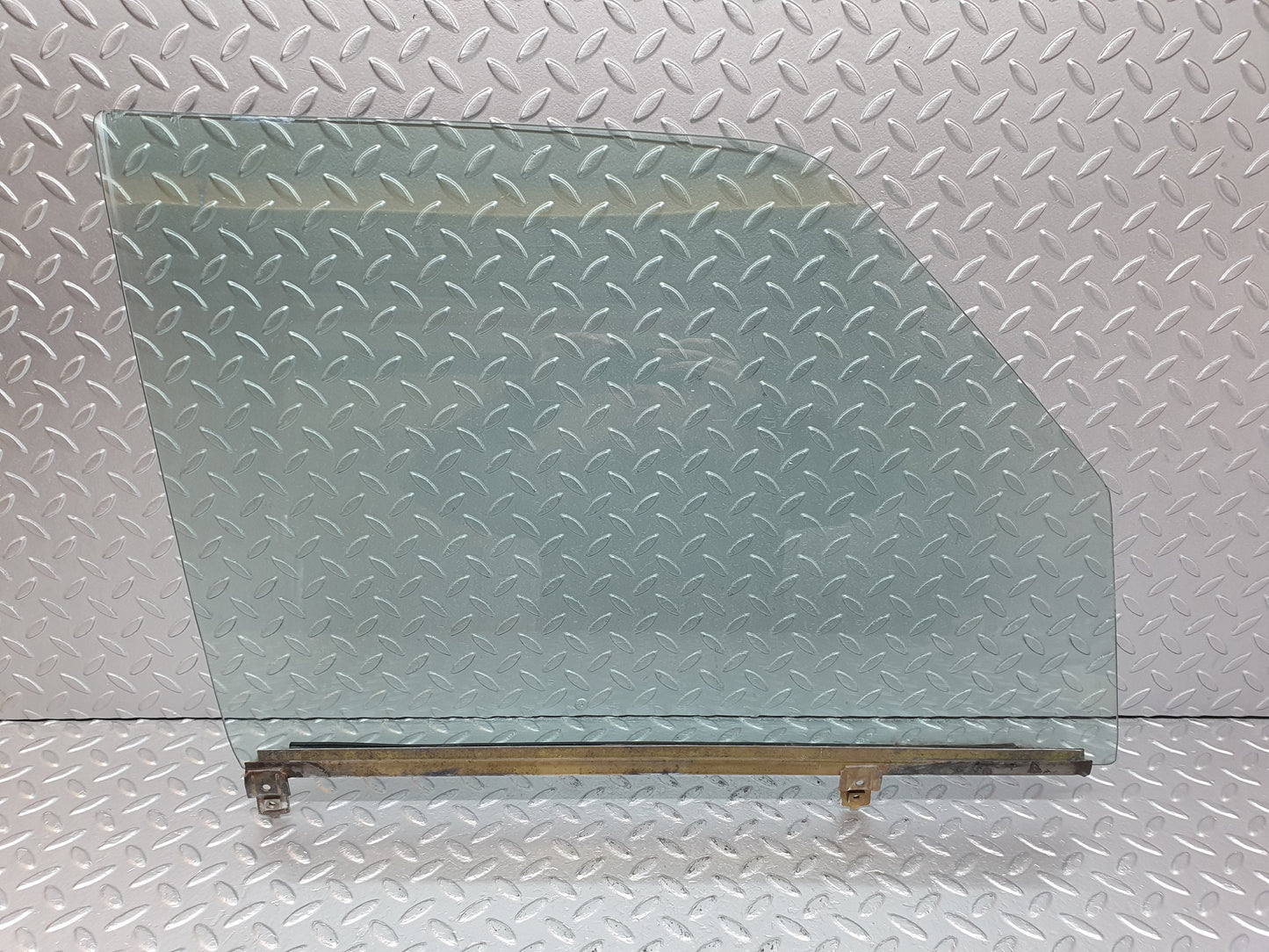 2272 Mercedes-Benz W123 280E Front Right Door Glass