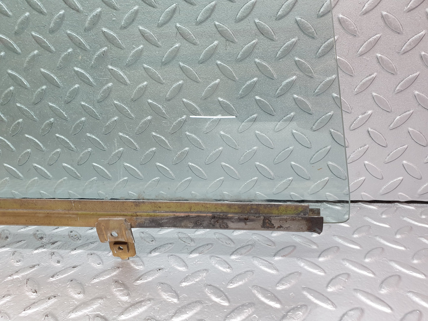 2272 Mercedes-Benz W123 280E Front Right Door Glass