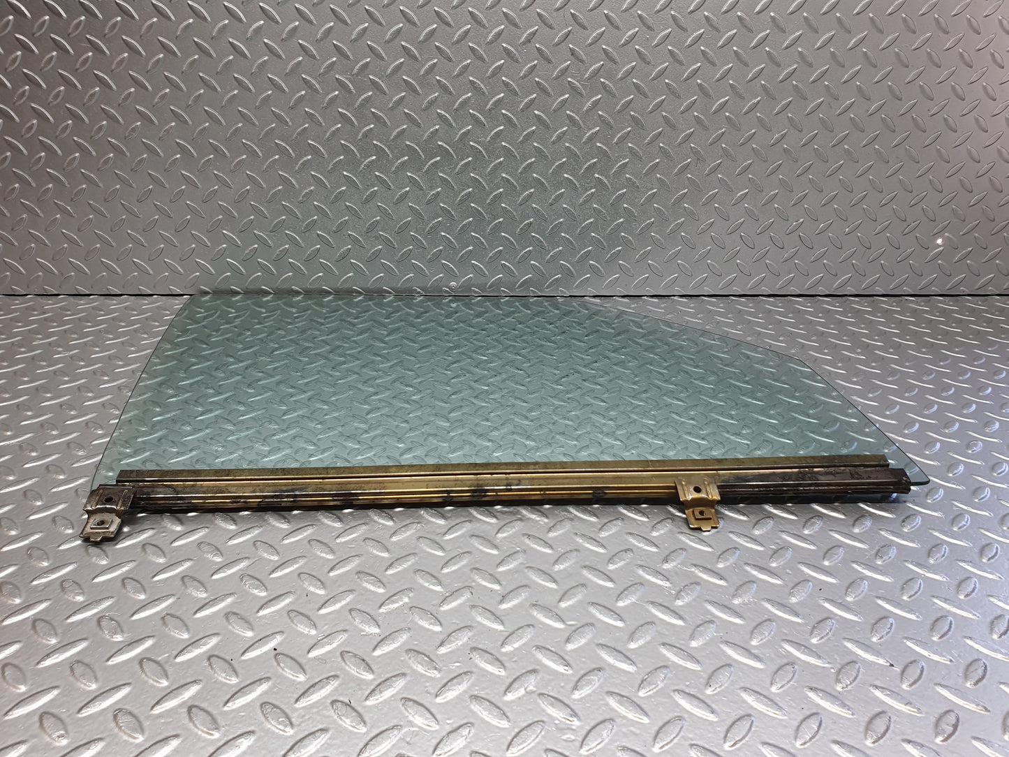 2272 Mercedes-Benz W123 280E Front Right Door Glass