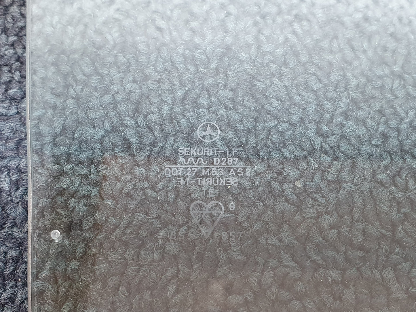 2272 Mercedes-Benz W123 280E Front Right Door Glass