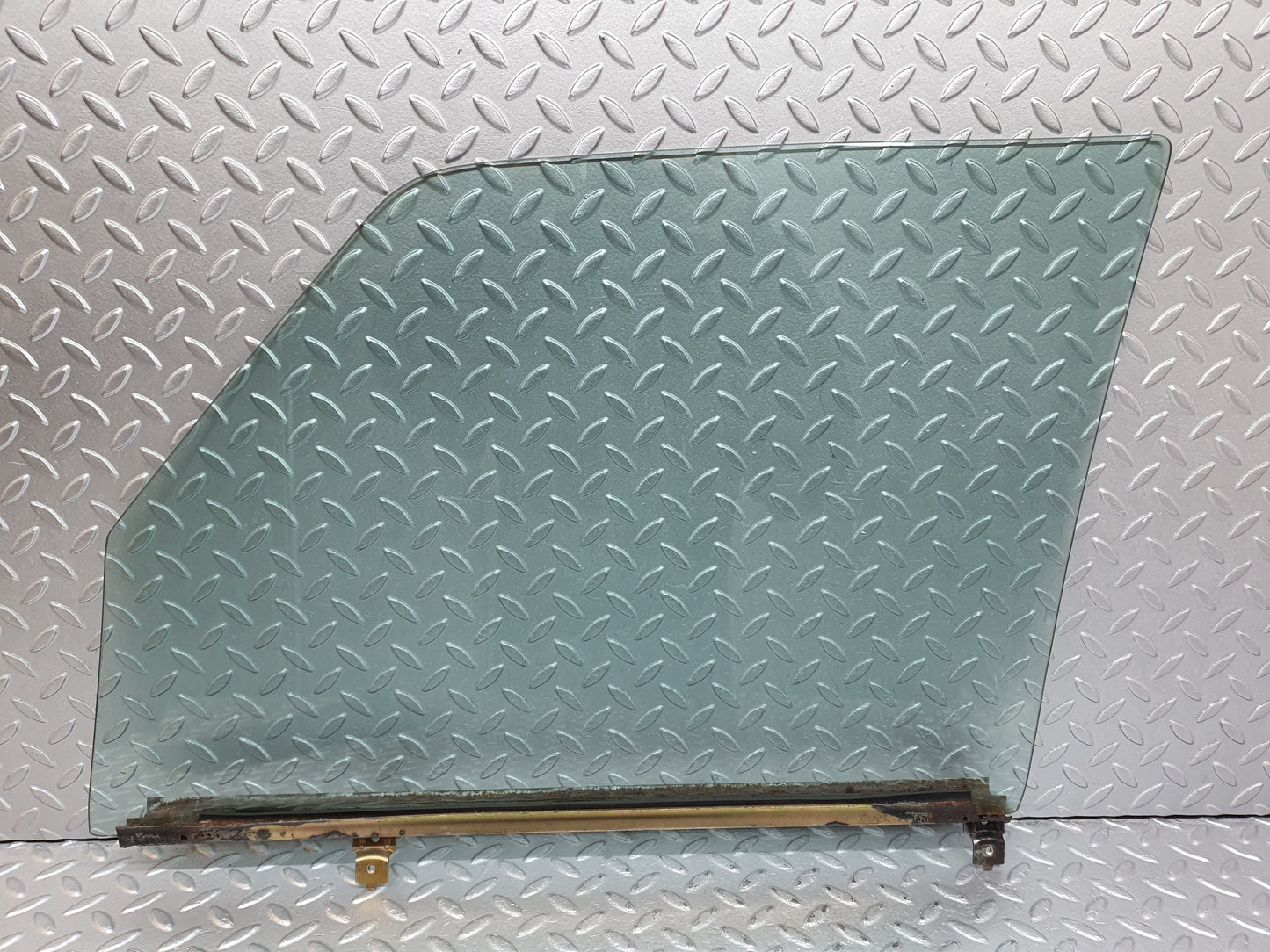 2272 Mercedes-Benz W123 280E Front Right Door Glass