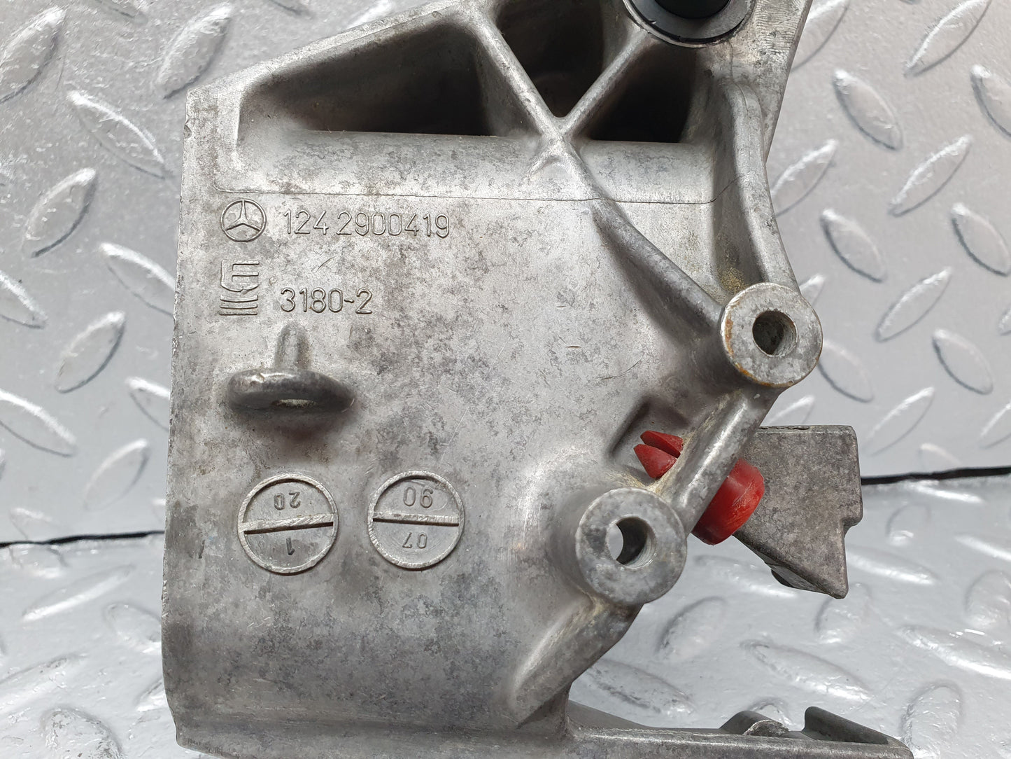 25122 Mercedes-Benz W201 190D Brake And Clutch Pedal Bracket 1242900419