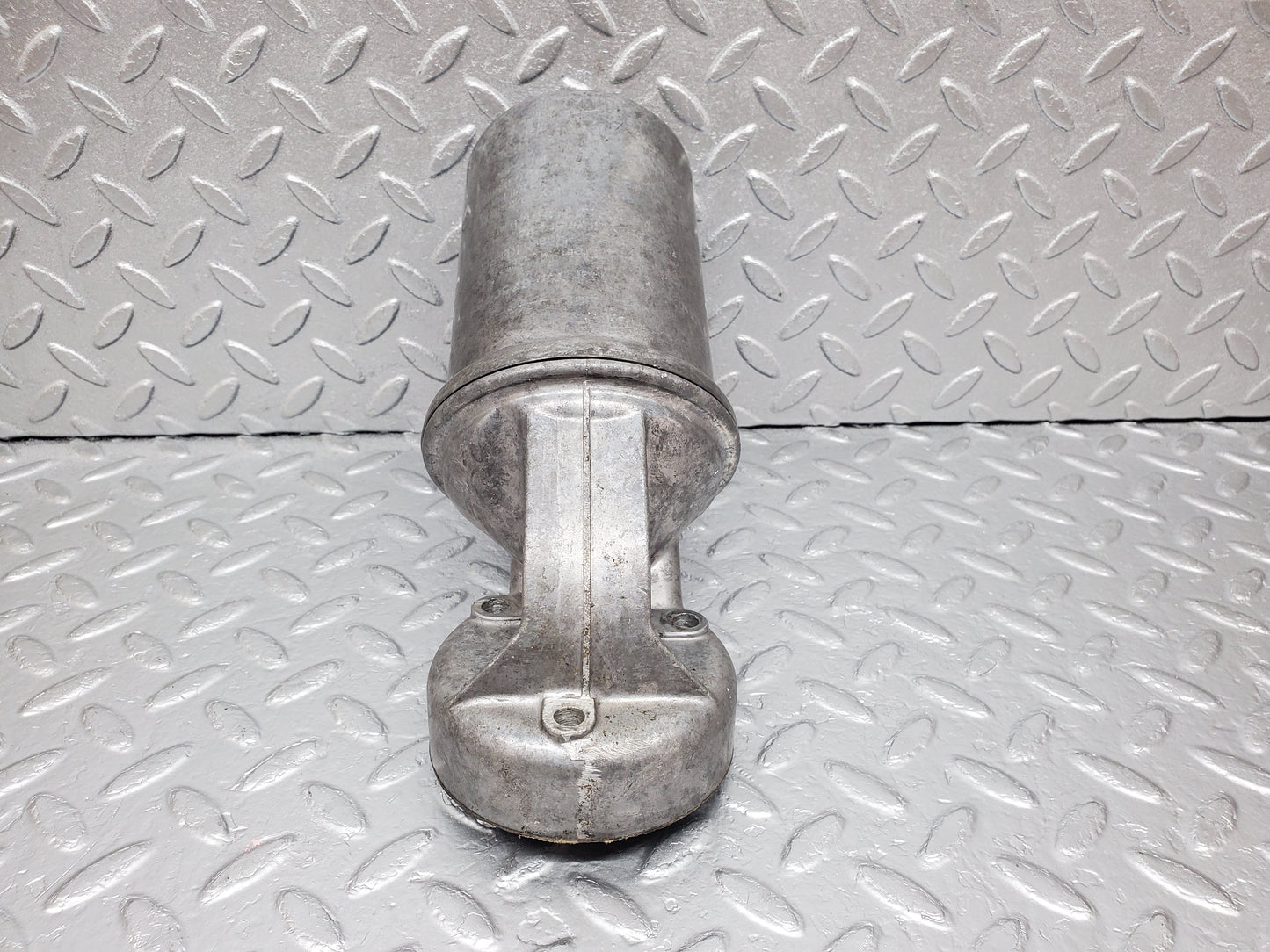 0902 Mercedes-Benz C107 350SLC Coupe Oil Filter Housing MANN 1161840309